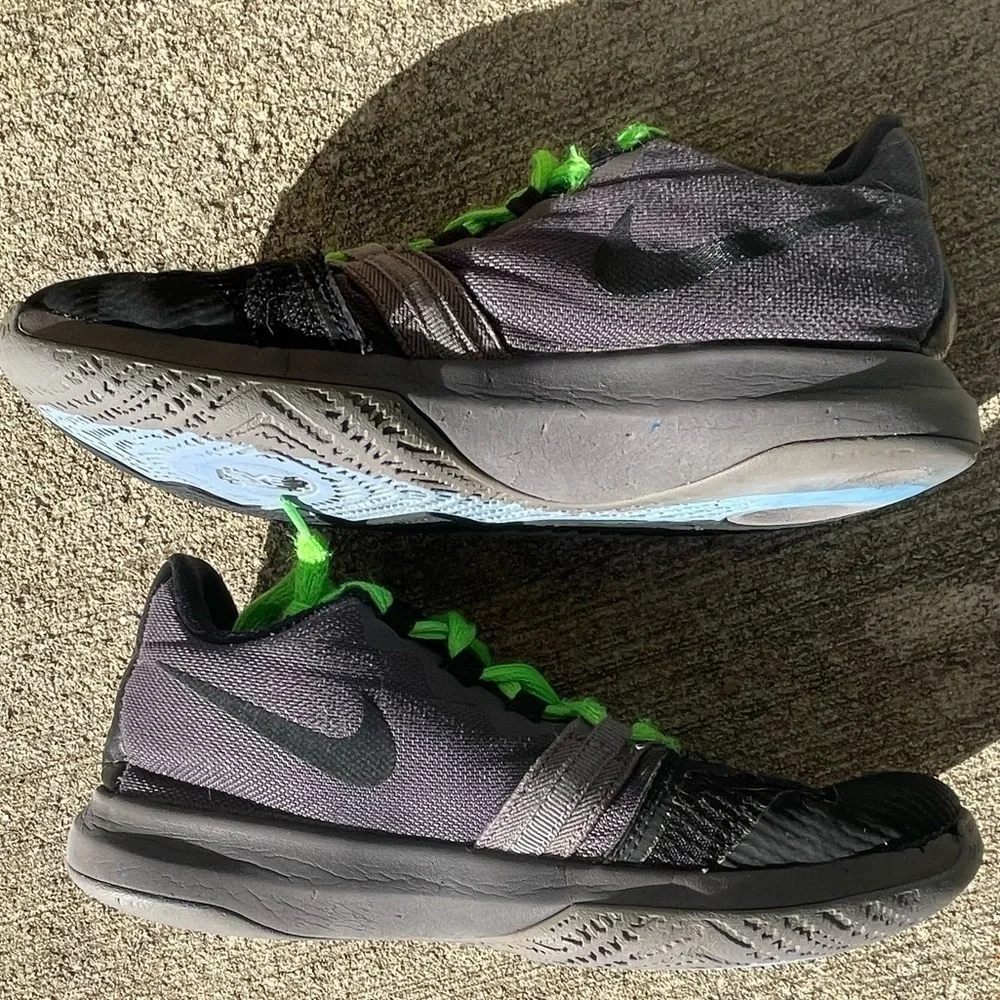 Kids Nike Kyrie Flytrap size 2.5Y